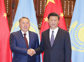 习近平同哈萨克斯坦总统纳扎尔巴耶夫会谈