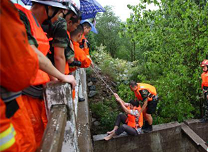 河南多地暴雨围城 消防一日内救援216起（图） 