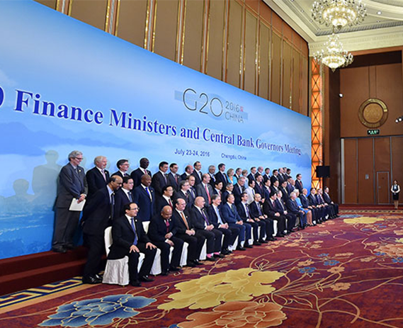 G20财长和央行行长会议与会代表在成都合影 