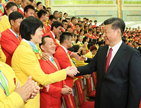 习近平在人民大会堂会见第31届奥运会中国体育代表团