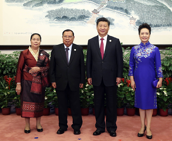 习近平和彭丽媛迎候老挝国家主席本扬夫妇