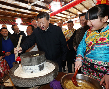 习近平春节前夕赴四川看望慰问各族干部群众 