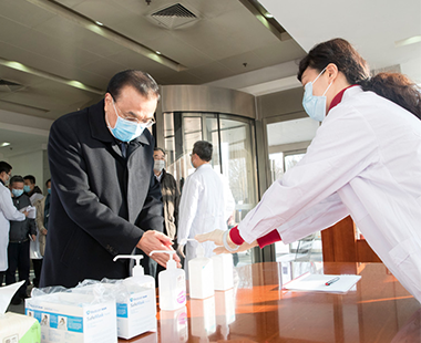 李克强赴中国疾控中心考察新型冠状病毒感染肺炎疫情防控科研攻关工作 