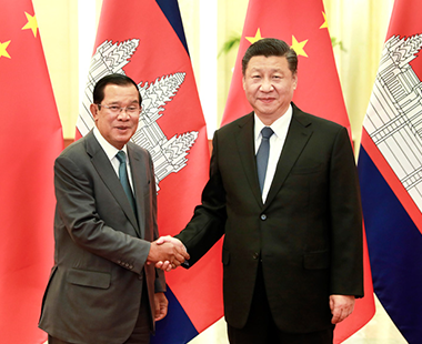 习近平会见柬埔寨首相洪森