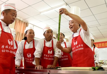 河北邢台：职业技能培训促就业 