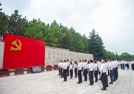 浙江嘉兴南湖革命纪念馆迎来参观热潮 