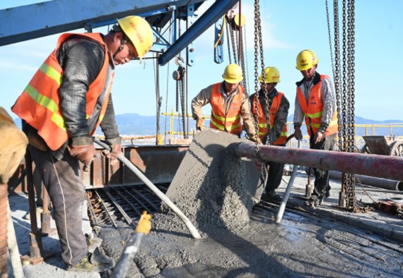 新建福厦铁路湄洲湾跨海大桥成功合龙 