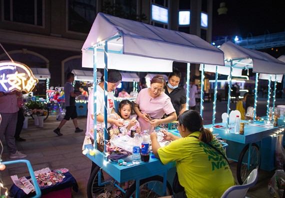 湖北：夜经济点亮缤纷夜生活 