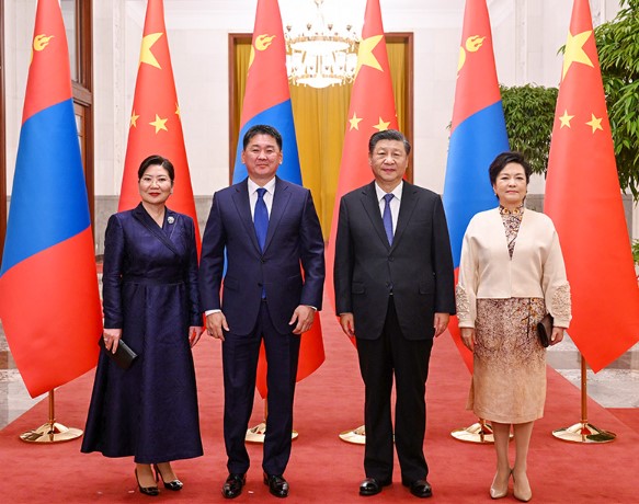 习近平同蒙古国总统呼日勒苏赫举行会谈