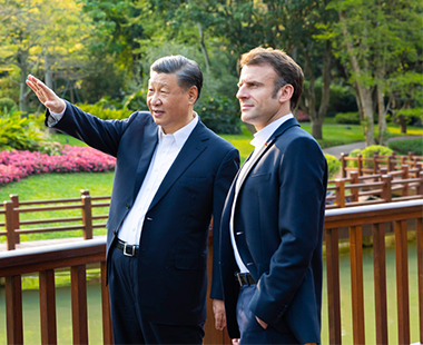 习近平同法国总统马克龙在广州非正式会晤