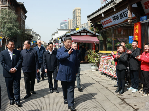 习近平在湖南常德市考察调研