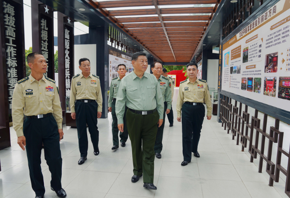 习近平在视察火箭军某旅时强调：坚持政治引领 强化使命担当 埋头苦干实干 提升战略导弹部队威慑和实战能力